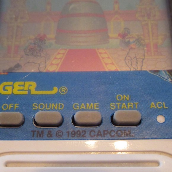 Vintage Street Fighter II 1992 Capcom LCD Electronic Handheld Game - Picture 7 of 7